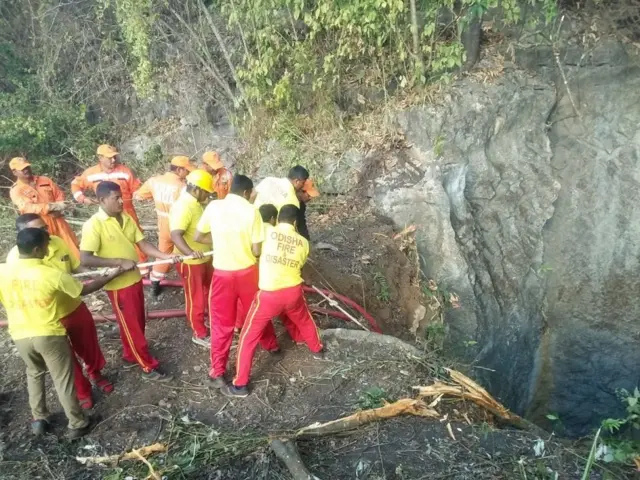 રેસ્ક્યૂ ઑપરેશન દરમિયાનની તસવીર