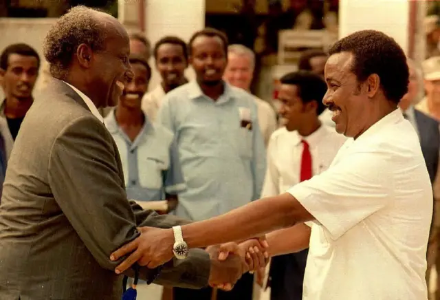 Cali Mahdi (bidix) iyo Maxamed Faarax Caydiid