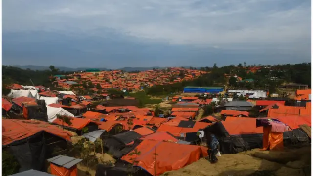 ঘনবসতিপূর্ণ ক্যাম্প