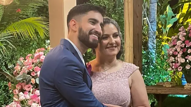 Parnaz e o filho Samyr, emquero jogarformatura