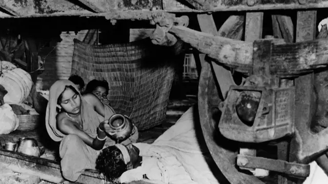 কলকাতায় ৪৭ সালে এক শরণার্থী পরিবার।