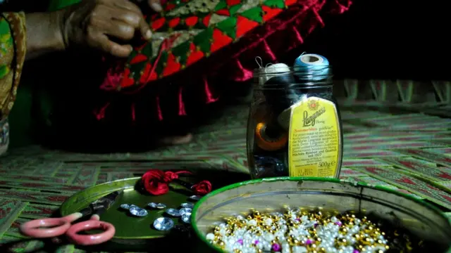 ہاتھ کے بنے پنکھے