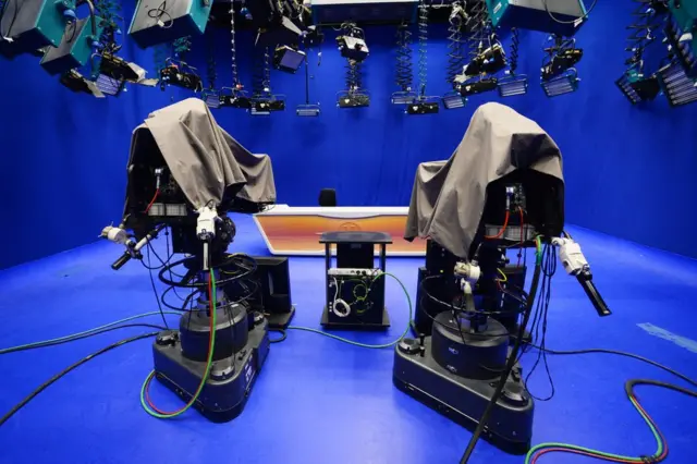 टीवी चैनल का स्टूडियो