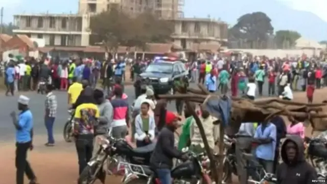 हादसे वाली जगह पर मौजूद लोग