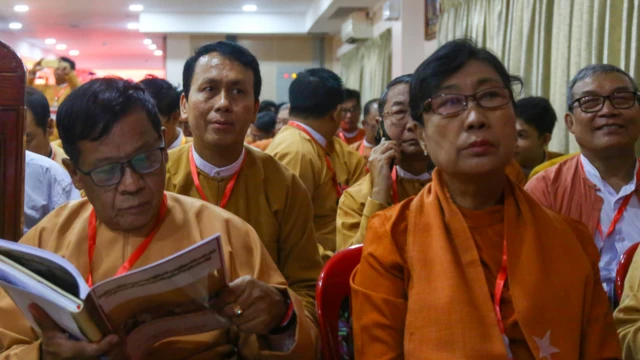 NLD ပါတီ ဗဟိုကော်မတီ အစည်းအဝေးတစ်ခုမှာတွေ့ရတဲ့ ပါတီထိပ်ပိုင်းခေါင်းဆောင်အချို့