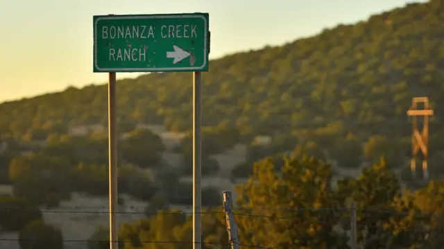 সান্টা ফে'র বনানজা ক্রিক র‍্যাঞ্চের সাইনবোর্ড।