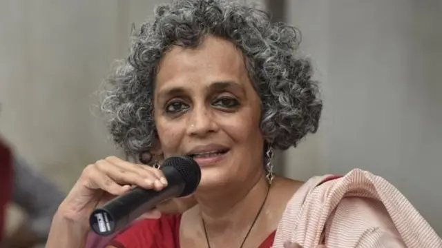 ভারতীয় লেখক অরুন্ধতী রায়
