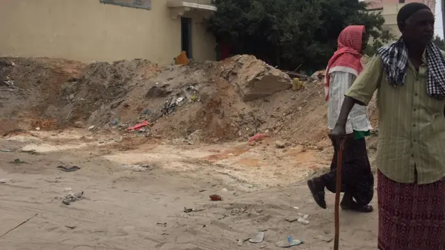 Wadooyinka aan laamiga ahayn ayaa ciid lagu gooyay si aysan gawaaridu u hawaysanin.