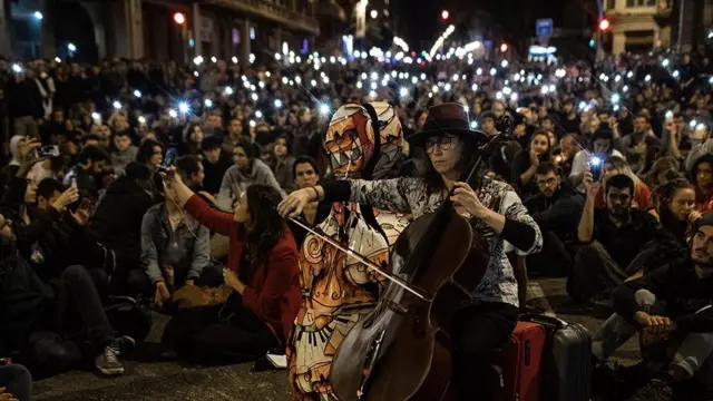 தனி நாடு கேட்டு போராடிய பிரிவினைவாத தலைவர்கள் கைது, கிளர்ந்தெழுந்த 350,000 மக்கள்