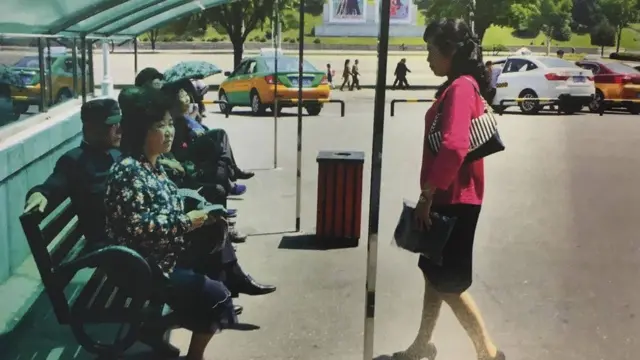 Ispred supermarketa u Severnoj Koreji, 2018.