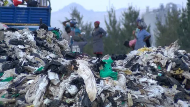 Mifuko ya plastiki imelaumiwa kwa kuchangia uchafuzi wa mazingira