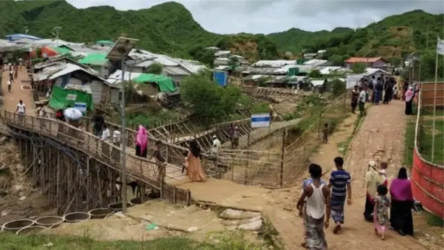 বিশ্লেষকরা বলেছেন, রোহিঙ্গাদের ওপর সরাসরি চাপ না দিয়ে আন্তর্জাতিক সম্প্রদায়ের মাধ্যমে মিয়ানমারের ওপর চাপ অব্যাহত রাখা উচিত।
