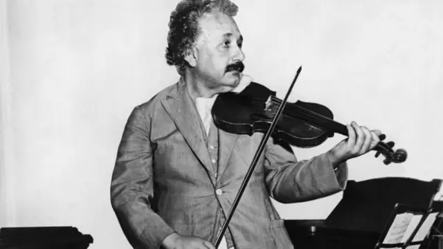 ஐன்ஸ்டீன்