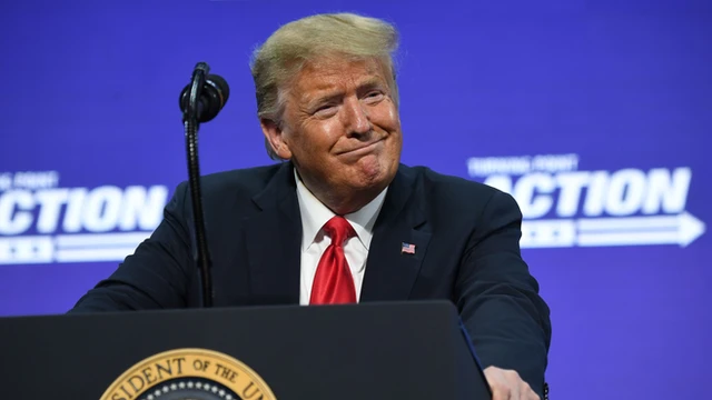 دونالد ترامپ می‌گوید که مجسمه‌های سرداران ایالت‌های جنوبی بخشی از تاریخ آمریکاست