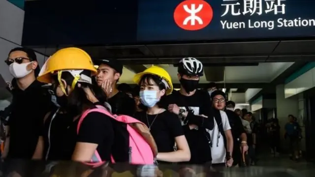 हॉन्ग कॉन्ग: रोक के बावजूद हज़ारों लोग सड़कों पर उतरे