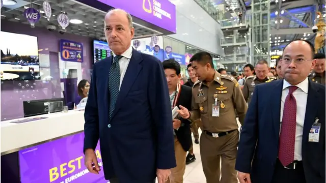 ตัวแทนจากสำนักงานข้าหลวงใหญ่ผู้ลี้ภัยแห่งสหประชาชาติ (UNHCR) เดินทางมาพูดคุยกับเจ้าหน้าที่สำนักงานตรวจคนเข้าเมืองเมื่อวานนี้