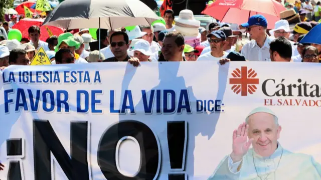 Manifestación de católicos contra la minería