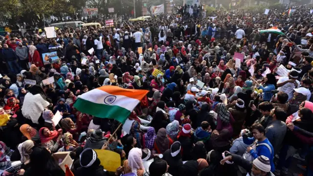 વિરોધ કરતાં લોકો