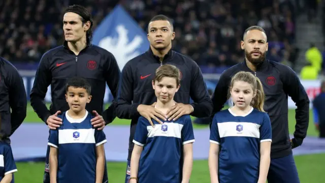 Ndị otu bọọlụ PSG: Edinson Cavani, Kylian Mbappe na Meymar