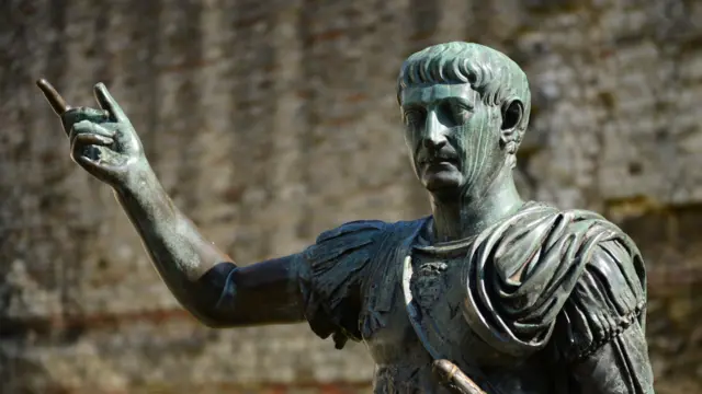 மார்ச் மாதம் தொடங்கிக் கொண்டிருந்த புத்தாண்டை ஜூலியஸ் சீசர் ஜனவரியாக மாற்றியது ஏன்?