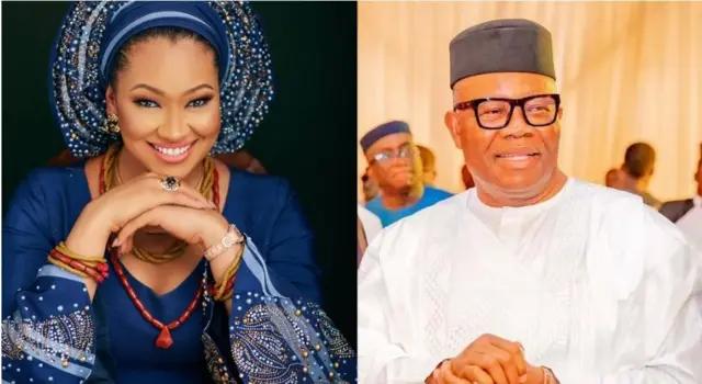 Sịnetọ Godswill Akpabio na Sịnetọ Natasha Akpoti-Uduagan bidoro oge Sịnetọ Natasha chọpụtara na a gbanwere oche ya n'ụlọomeiwu. O kwuru na enweghị onye gwara ya tupu a gbanwee oche ya ahụ.