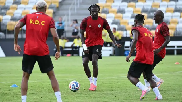 DR Congo players on di field