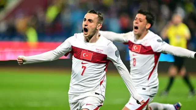 Kerem Aktürkoğlu'nun gol sonrası sevinci, arkasında da arda güler var. Serhat Cagdas/Anadolu via Getty Images)