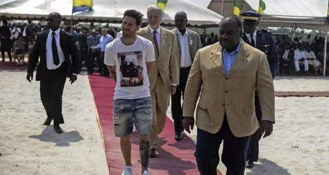 Arjantinli futbolcu Lionel Messi'yi gösterişli bir arabayla başkentte dolaştırdığı fotoğraflar 2017'de manşetlere çıkmıştı.