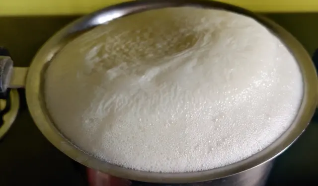 দুধ ফুটিয়ে খাওয়ার পরামর্শ বিজ্ঞানীদের।