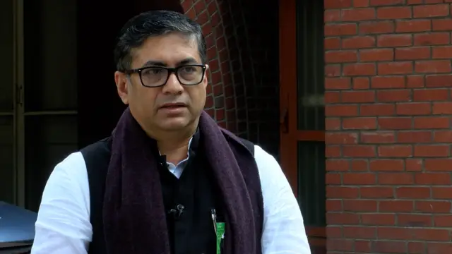 আওয়ামী লীগের দপ্তর সম্পাদক বিপ্লব বড়ুয়া বলছেন, তার ভাষায়, বিএনপি’র নেতাকর্মীদের নাশকতা, ভাংচুরসহ বিভিন্ন অপরাধের কারণেই এসব মামলা হয়েছে।