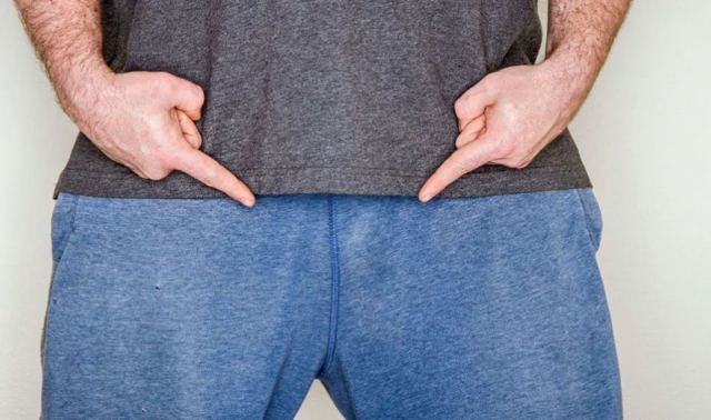 نیم تنه یک مرد