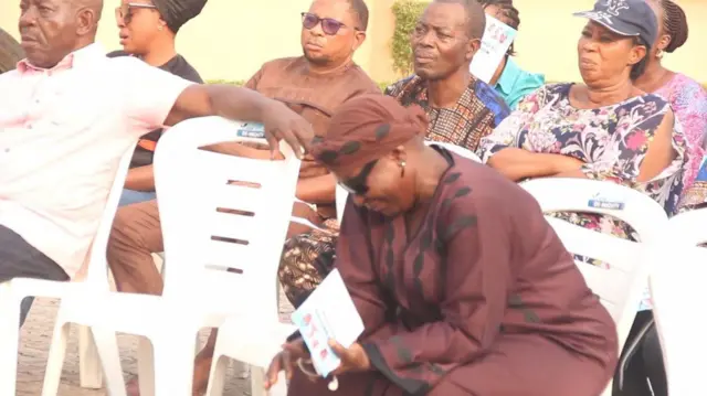 Awọn eeyan to wa nibi isin imọyi fun ẹbi Fatinoye