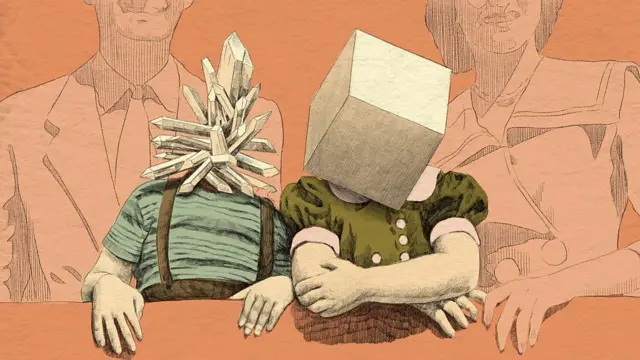 یو انځور دوه ماشومان ښیي، چې د یو بل تر څنګ ناست دي خو سرونو ته یې له لرګیو جوړ مکعب او تېره ډوله شکلونه ورکړل شوي دي. 