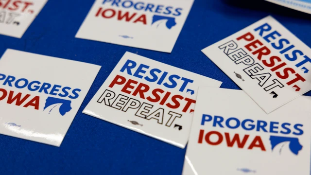 Insignias que dicen "Resiste. Persiste. Repite. Progreso Iowa".
