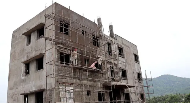 మల్లుదొర వారసుల కోసం ఇళ్ల నిర్మాణం