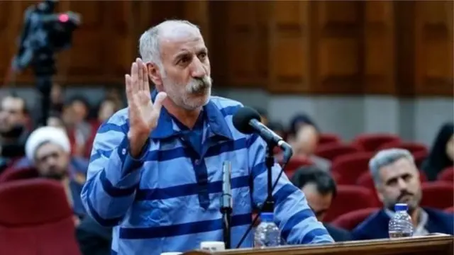 محمد ثلاث اتهام علیه خود را رد کرده و گفته بود راننده اتوبوسی که ماموران را زیر گرفت، نبوده است