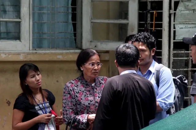 မရမ်းကုန်းမြို့နယ်တရားရုံးမှာ လာစောင့်ခဲ့တဲ့မိသားစုတွေ