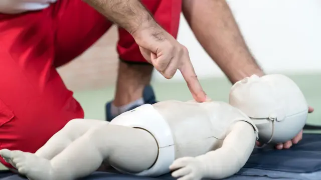 শিশুদের সিপিআরে কিছু সতকর্তা মানতে হয়