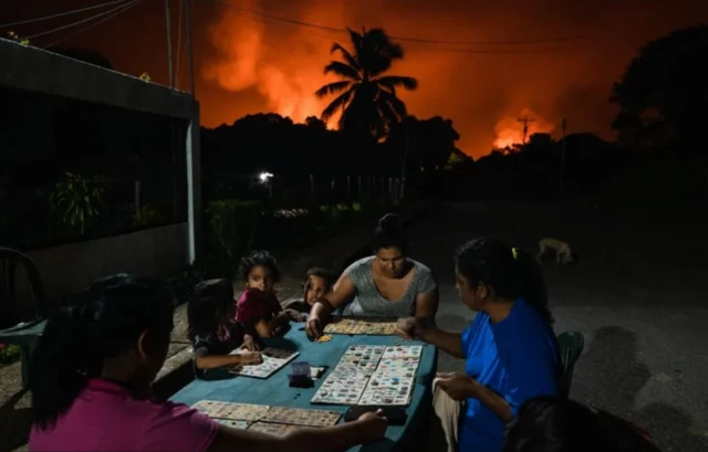 “Kızıl Gökyüzü, Yeşil Sular” başlıklı fotoğraf 