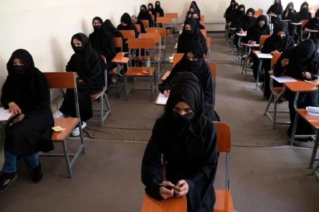 ۱﻿۳ اکتبر ۲۰۲۲، داوطلبان ورود به دانشگاه‌ها در کنکور سراسری در دانشگاه کابل
