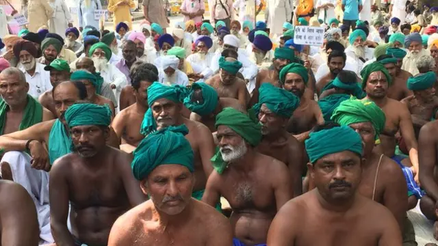 தமிழக விவசாயிகளின் நூதன போராட்ட வடிவங்கள்