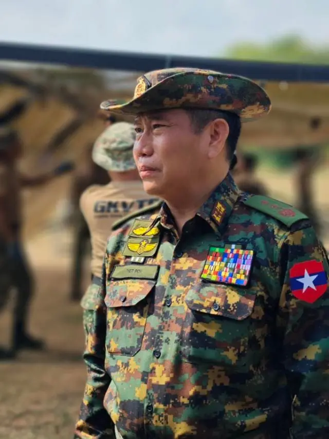 စစ်ယူနီဖောင်းနဲ့တွေ့ရတဲ့ အငြိမ်းစားဒုတိယဗိုလ်ချုပ်ကြီးသက်ပုံ