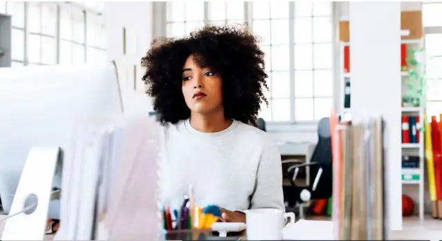 Shamarree itti hintollee waajjira keessa teessee