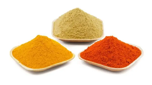 પ્રાચીન ભારતીય પીણામાં હળદરને દૂધમાં મેળવવામાં આવતી હતી અને તેમાં કાળા મરી પણ ઉમેરવામાં આવતા હતા.