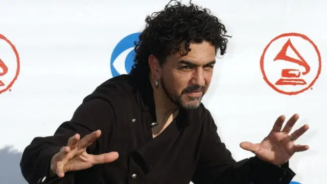 Rock yıldızı Sergio Arau seçimlerde parodi kampanya yürütüyor