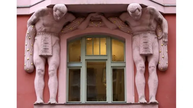 قواعد التماثيل بعدسات الجمهور