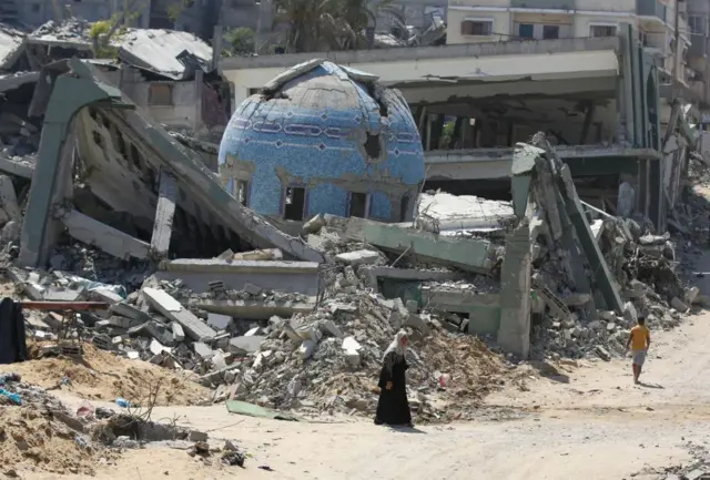 इसराइली हमलों में ग़ज़ा शहर और रफ़ाह में इमारतों को भारी नुक़सान पहुंचा है