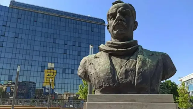 Споменик Димитрију Туцовићу на београдском Тргу Славија
