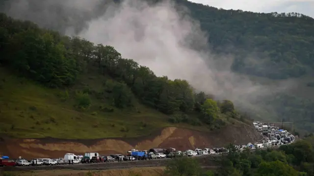 خودروهای حامل پناهجویان از قره باغ 