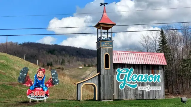 Un letrero de Mont Gleason